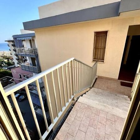 Casa Solymar Apartman Vallecrosia Kültér fotó